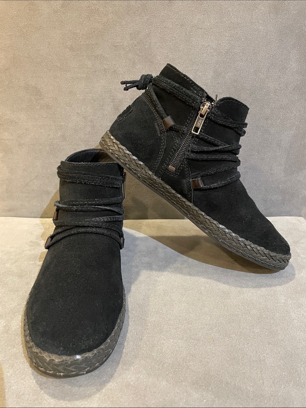 UGG Black Suede 6.5 Rianne Ankle Sneakers Women’s Booties 1123598 Boho Chic